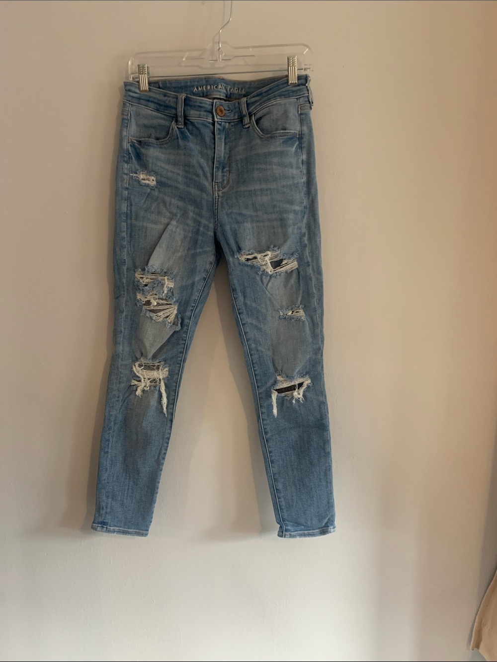 AMERICAN EAGLE Light Wash Ripped Skinny Jeans
